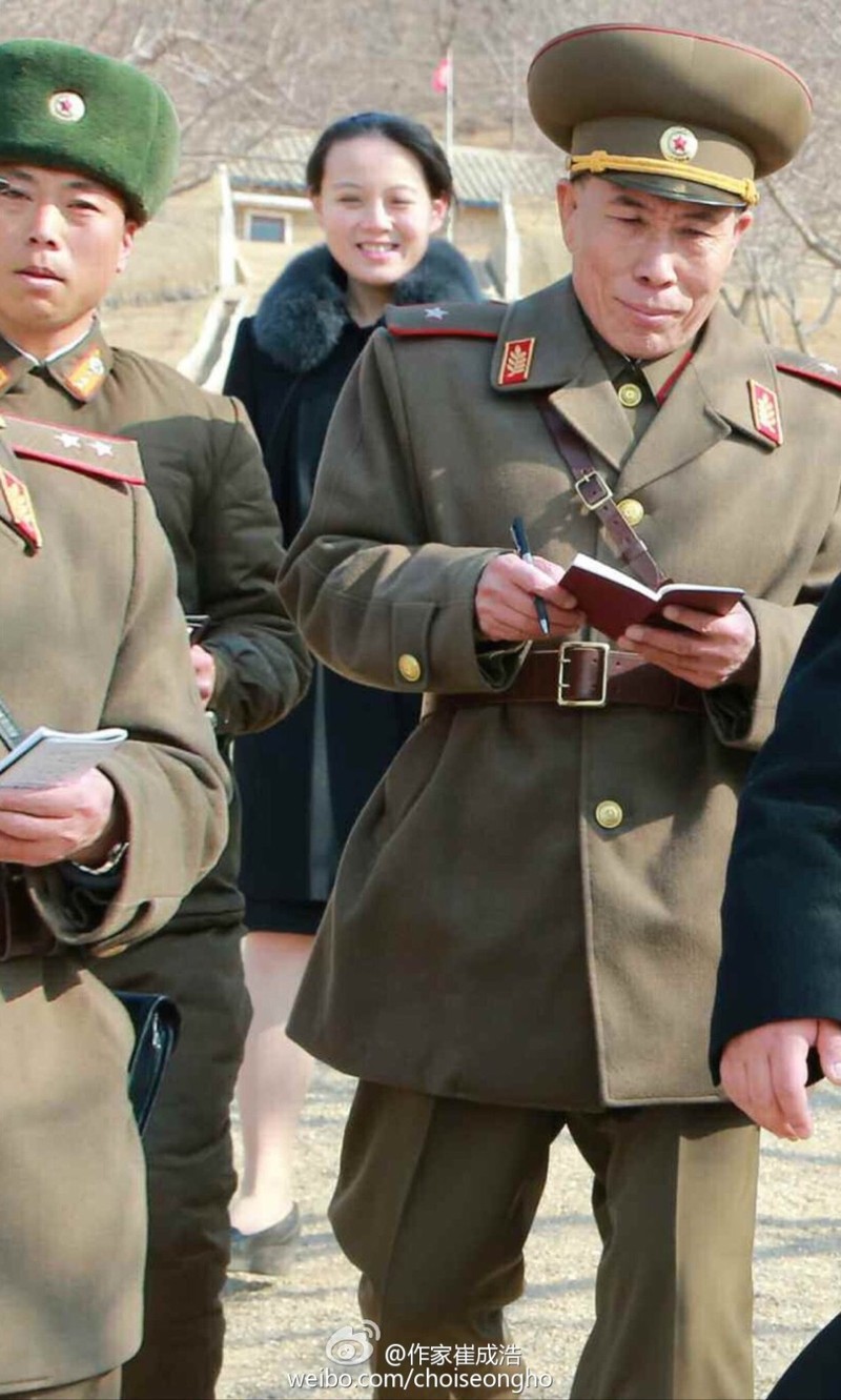 Dot pha trong phong cach thoi trang em gai ong Kim Jong-un-Hinh-2